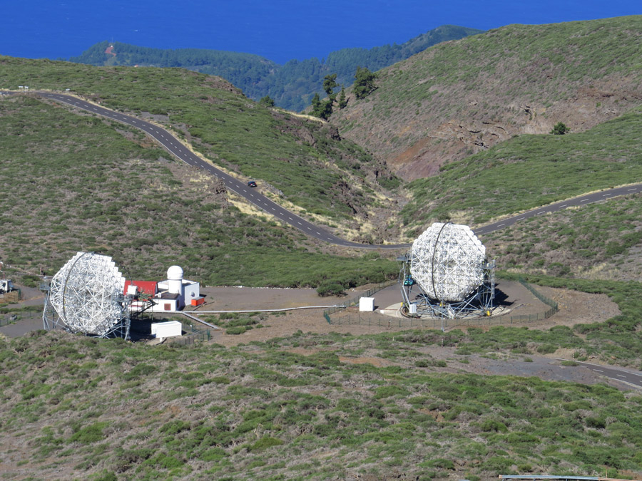 Bild von Wolfgang Hempel, MAGIC 1 und MAGIC 2 auf dem Roque de Los Muchachos auf La Palma