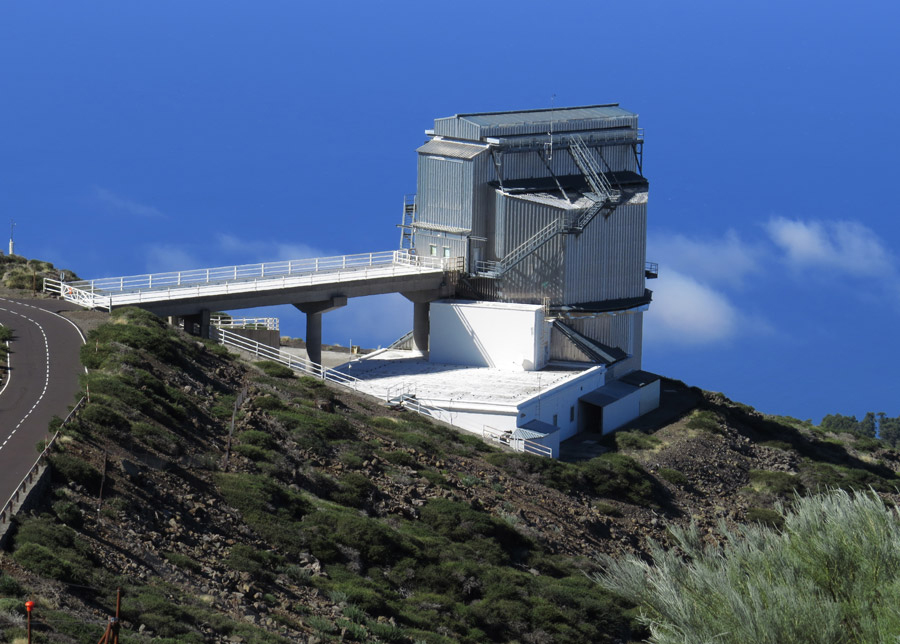 Das gleiche Gebäude tagsüber, La Palma, das TNG oder Telesopio Nazionale Galileo